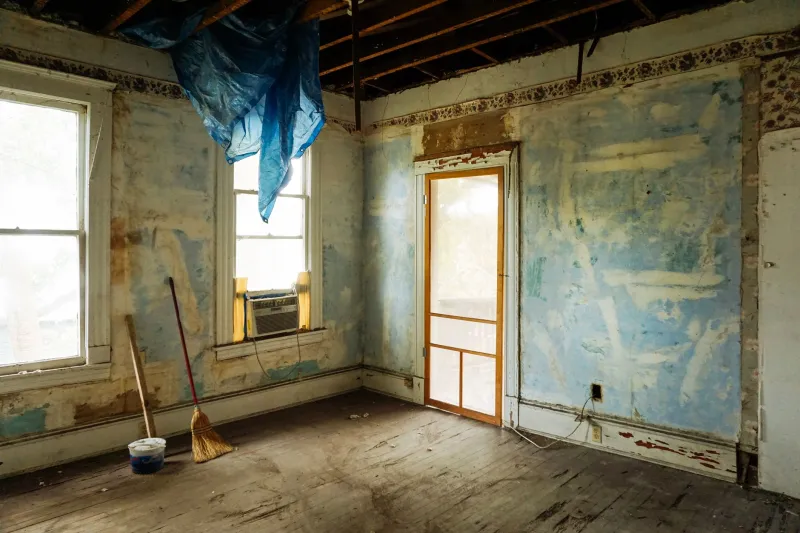 She Bought a Farmhouse. The Walls Came With a Lawsuit.